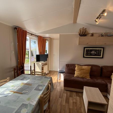 Mobil-Home A Fouras : Proche Plage, 2 Chambres, Tv, Plancha, Parking, Ideal Famille - Fr-1-709-58 Kültér fotó