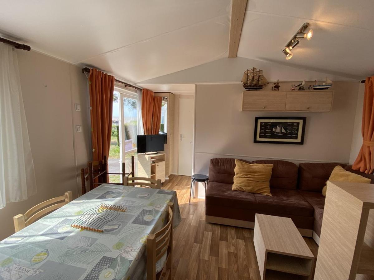 Mobil-Home A Fouras : Proche Plage, 2 Chambres, Tv, Plancha, Parking, Ideal Famille - Fr-1-709-58 Kültér fotó