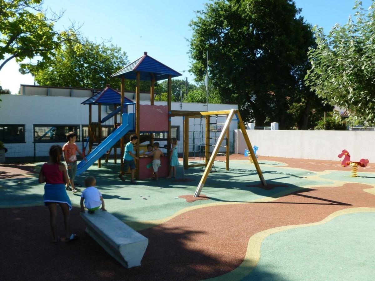 Mobil-Home A Fouras : Proche Plage, 2 Chambres, Tv, Plancha, Parking, Ideal Famille - Fr-1-709-58 Kültér fotó